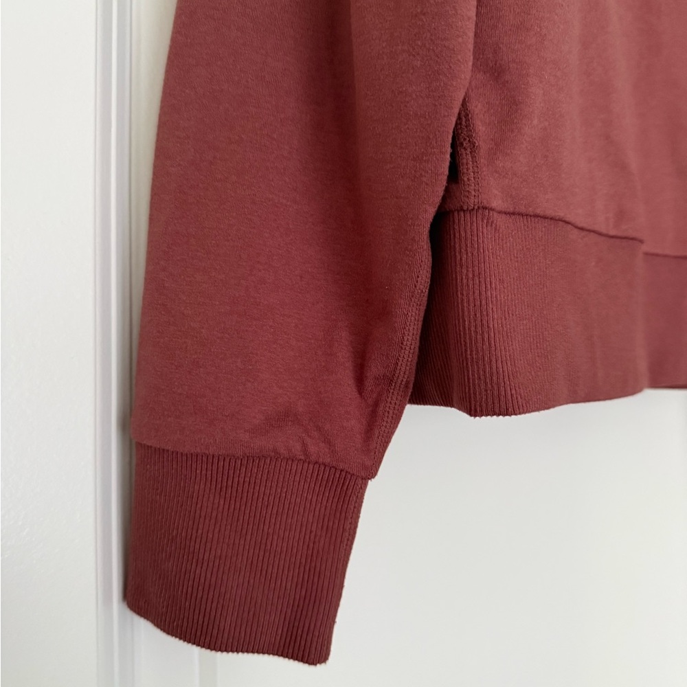 Vuori Long-Sleeve Halo Crew Pullover - Picture 2 of 7